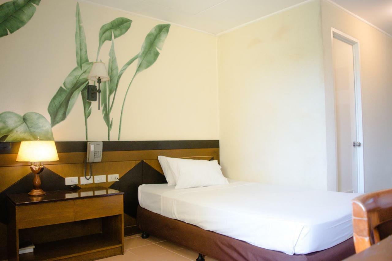 Country Village Hotel Cagayan de Oro Bagian luar foto
